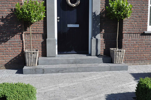 Hamburg Eingang Blockstufe Naturstein